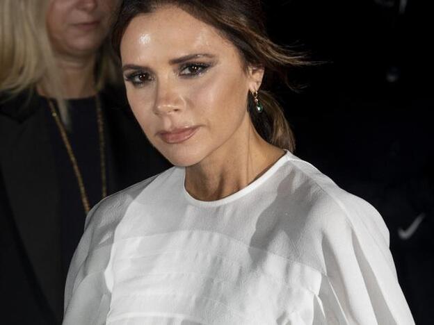 Victoria Beckham desvela el truco de maquillaje que le hace parecer más joven