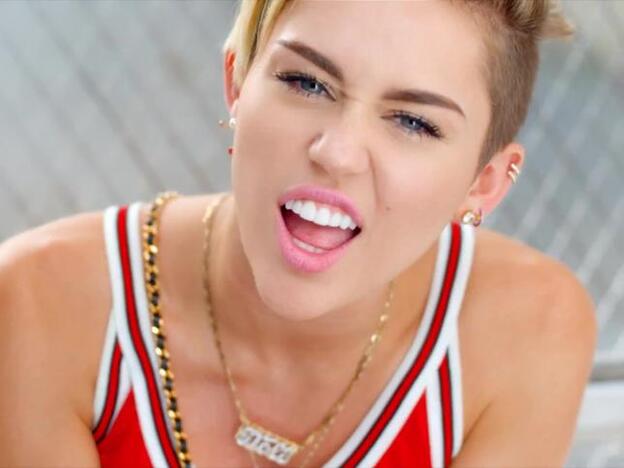 Miley Cyrus tiene el producto estrella para que su rostro esté limpio y suave