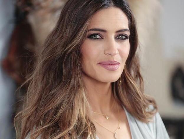 Sara Carbonero sabe cuál es la prenda denim que conquistará nuestros 'looks' esta temporada