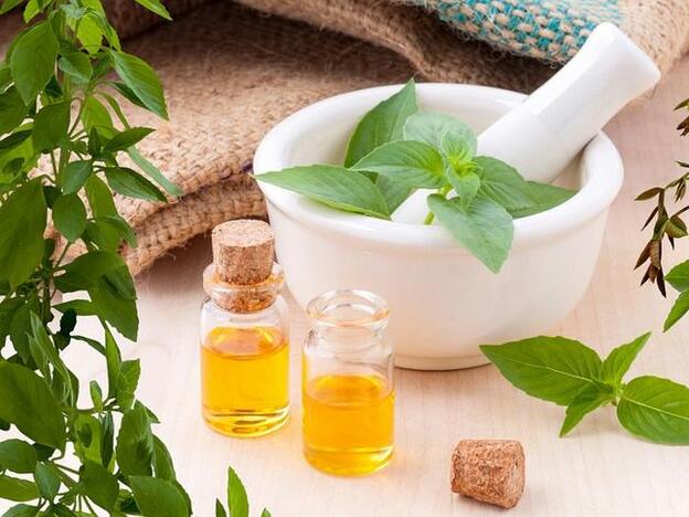 Los aceites esenciales que todo el mundo debería tener en casa