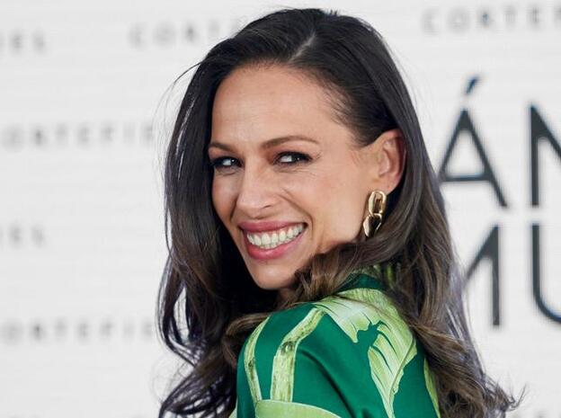 El inesperado cambio de look de Eva González con flequillo incluido