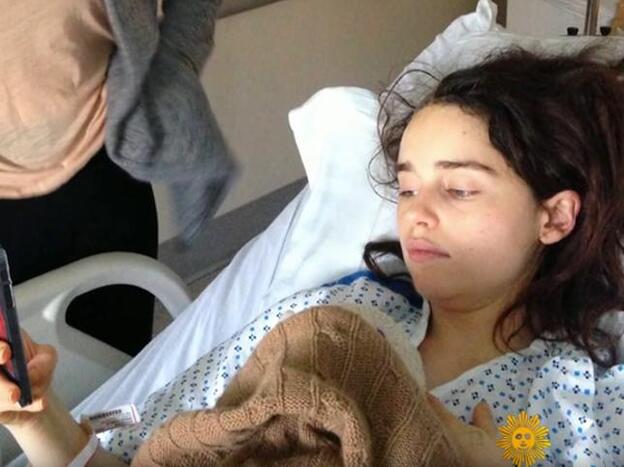 Emilia Clarke muestra fotos del proceso médico de sus dos aneurismas cerebrales