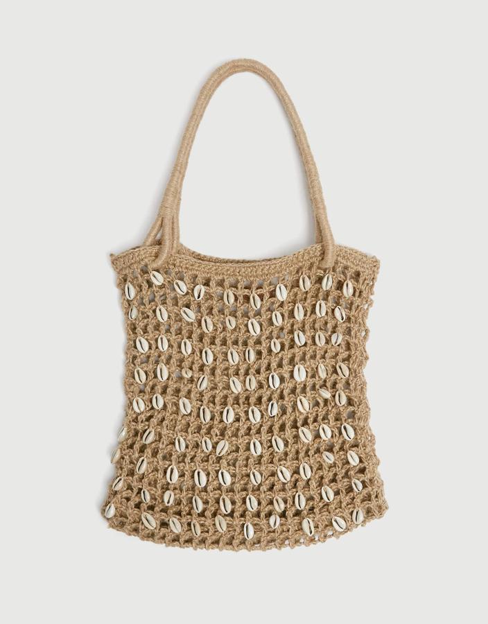 ¿Qué se llevará este verano? Los bolsos con conchas.