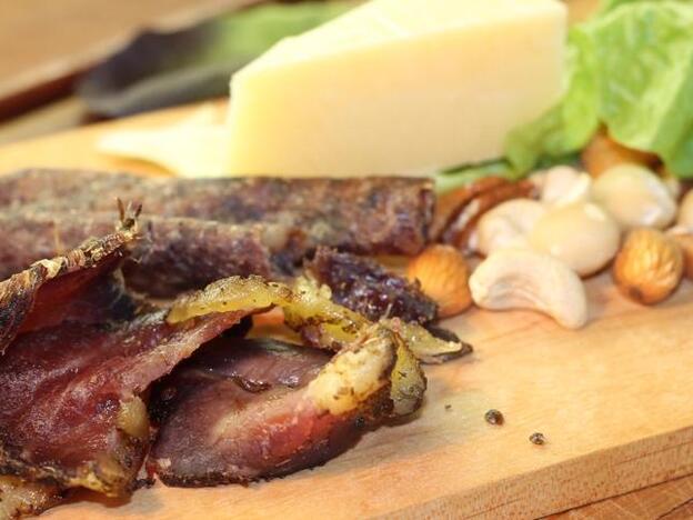Beneficios de la cecina, la proteína de moda