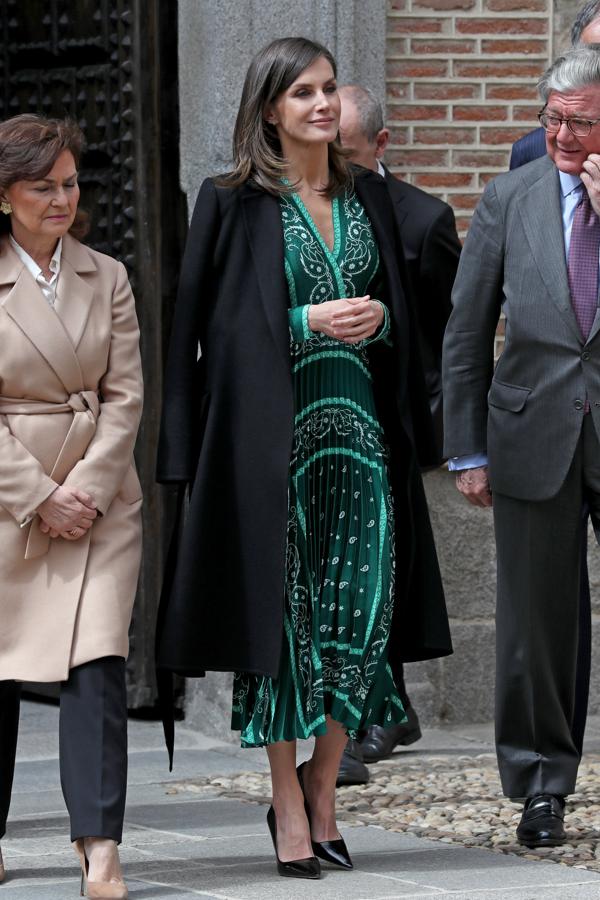 Vestidos baratos para copiar el look agotado de la Reina Letizia