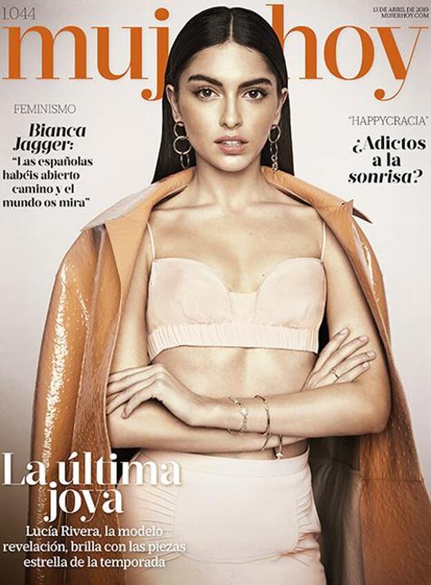 Lucía Rivera, la modelo revelación en la portada de Mujerhoy