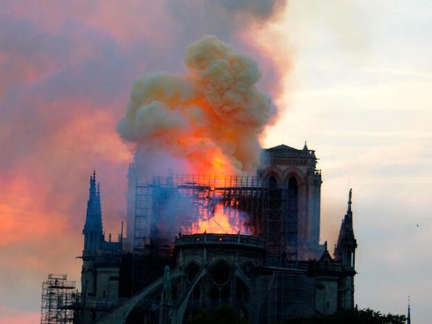 Las reacciones de los famosos en las redes al incendio de Notre Dame de París