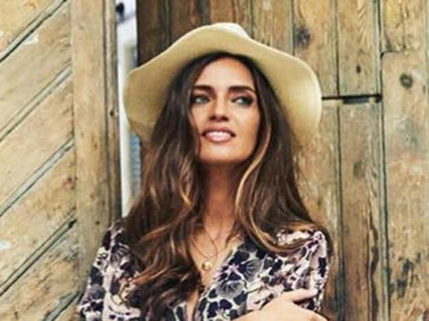 Sara Carbonero nos ayuda a combinar el accesorio de moda: el sombrero