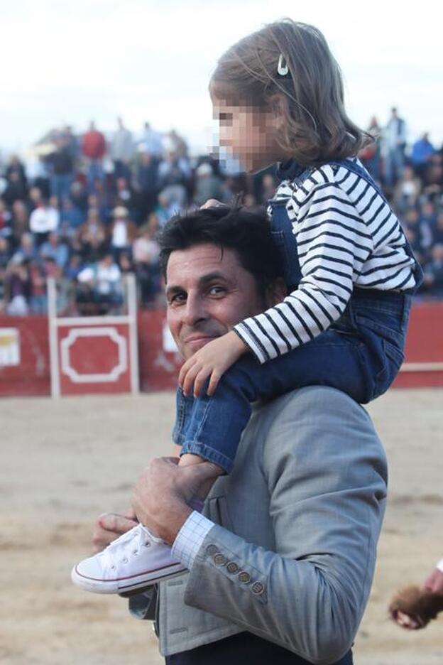 Fran Rivera con su hija Carmen el pasado fin de semana en el homenaje a su tío.