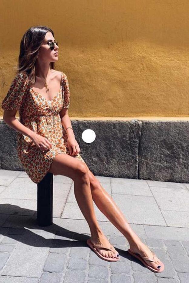 Mery Turiel con vestido floral de Pull&Bear.