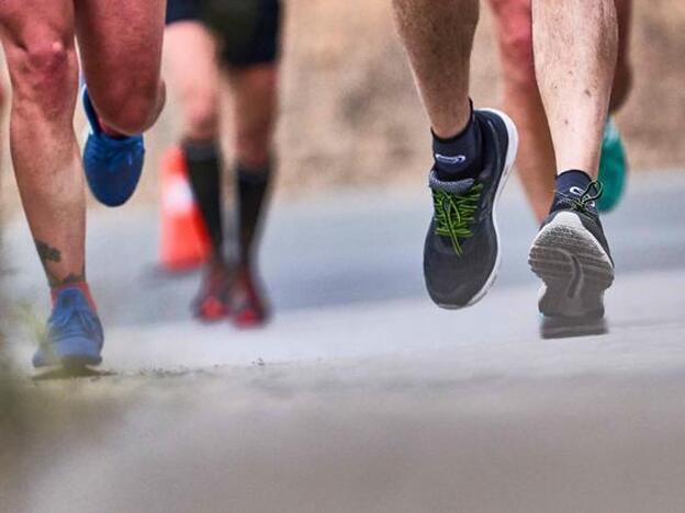 Por qué la algarroba es el alimento perfecto para los deportistas de fondo