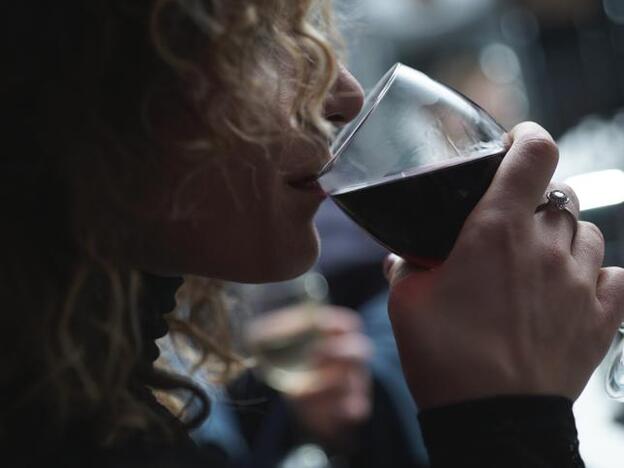 ¿Problemas de insomnio? Una copa de vino antes de dormir no te ayuda