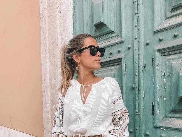María Pombo lleva la blusa más ideal y boho de Zara