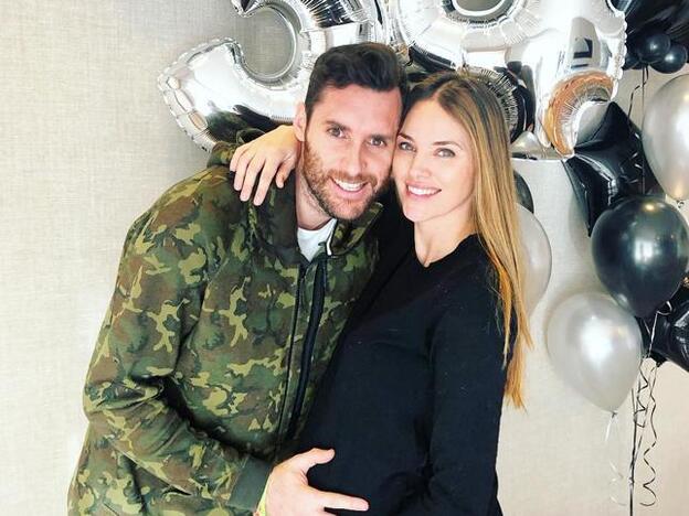 Helen Lindes y Rudy Fernández presentan a su hija recién nacida con esta imagen