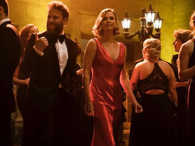 Charlize Theron rompe los estereotipos de género en 'Casi imposible', su más reciente película