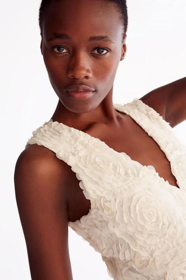 Uterqüe agota su primer vestido de novia low cost