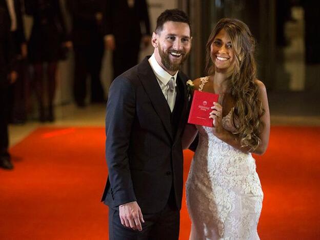 La mujer de Leo Messi responde a las acusaciones de que se casaron por dinero