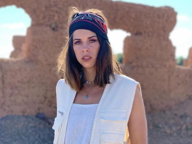 Marta Riumbau tiene el peto con estampado floral más ideal de Zara