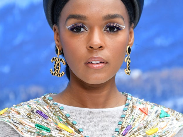 Eyeliner blanco: el maquillaje de ojos preferido de las famosas e influencers más arriesgadas