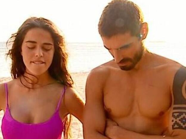 Violeta y Fabio en una imagen en 'Supervivientes 2019'. Pincha sobre la foto para ver todos los conursantes que comenzaron esta edición del 'reality'./telecinco.