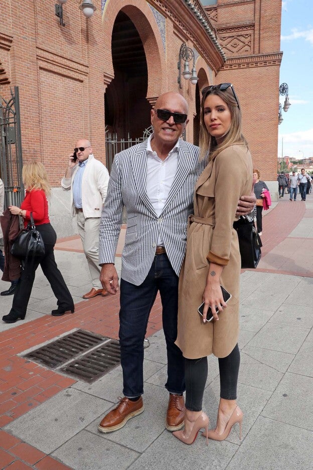 Kiko Matamoros y su novia, Marta López en Las Ventas (Madrid).