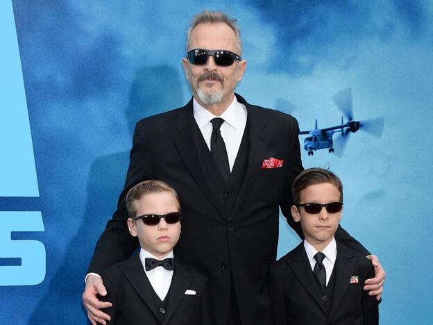 El enfado de Nacho Palau con Miguel Bosé por posar con sus hijos en el 'photocall'