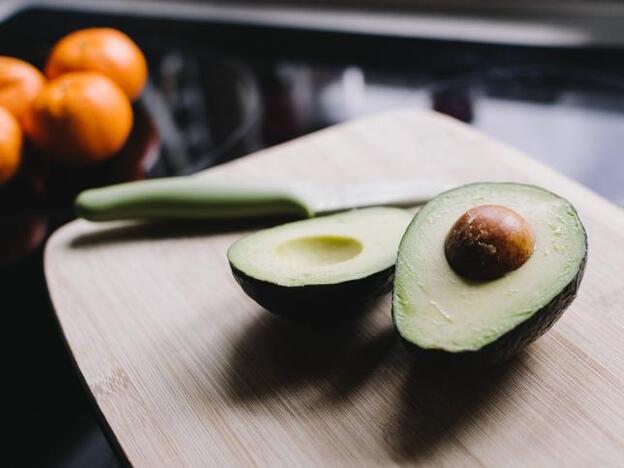 ¿Quieres dejar de comer en exceso? Come aguacate y deja los carbohidratos