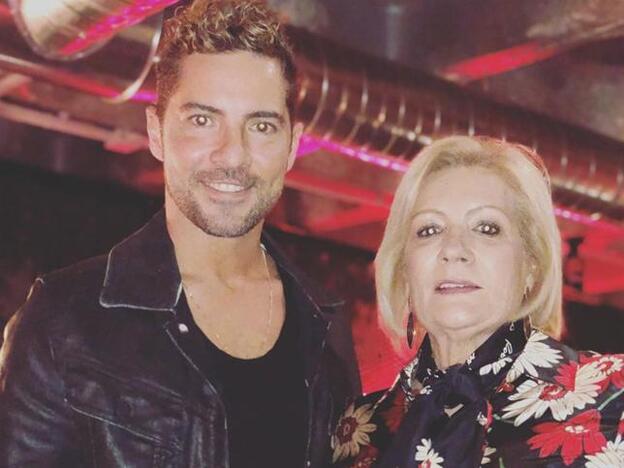 David Bisbal junto a su madre en la imagen que ha usado para felicitarla por su cumpleaños. Pincha sobre la foto para ver los famosos que, como él, se casaron en 2018./instagram.