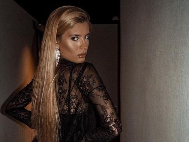 Esta influencer tiene el top de punto que estábamos buscando