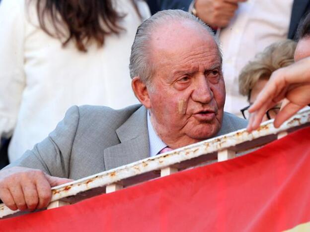 El Rey Juan Carlos anuncia su retirada de la vida pública