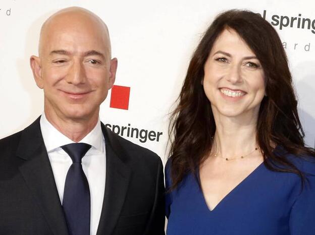 MacKenzie Bezos y Jeff Bezos./CORDON PRESS.