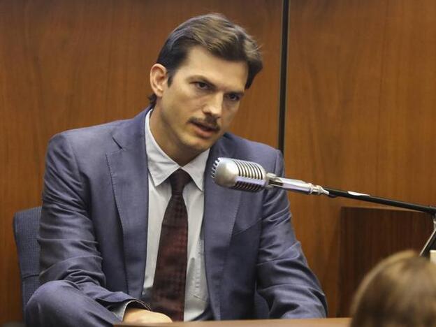Ashton Kutcher testifica en el juicio del asesinato de su exnovia