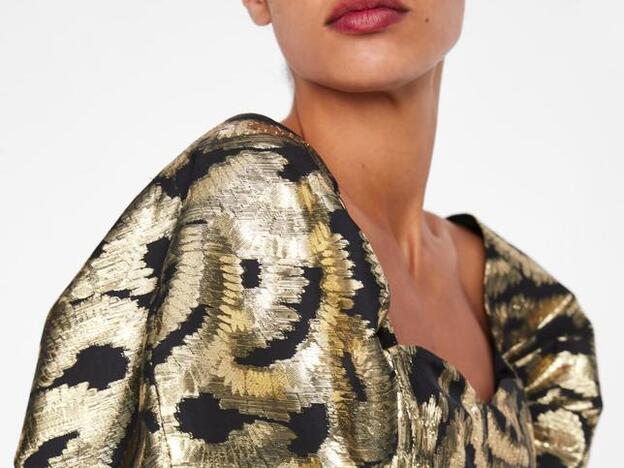 Solo necesitas este top con mangas abullonadas XXL de Zara para triunfar con tus looks esta temporada