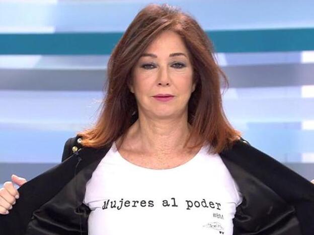 Ana Rosa Quintana y su camiseta feminista. Haz clic en la imagen y cómete el mundo con estas frases feministas de cine./MEDIASET