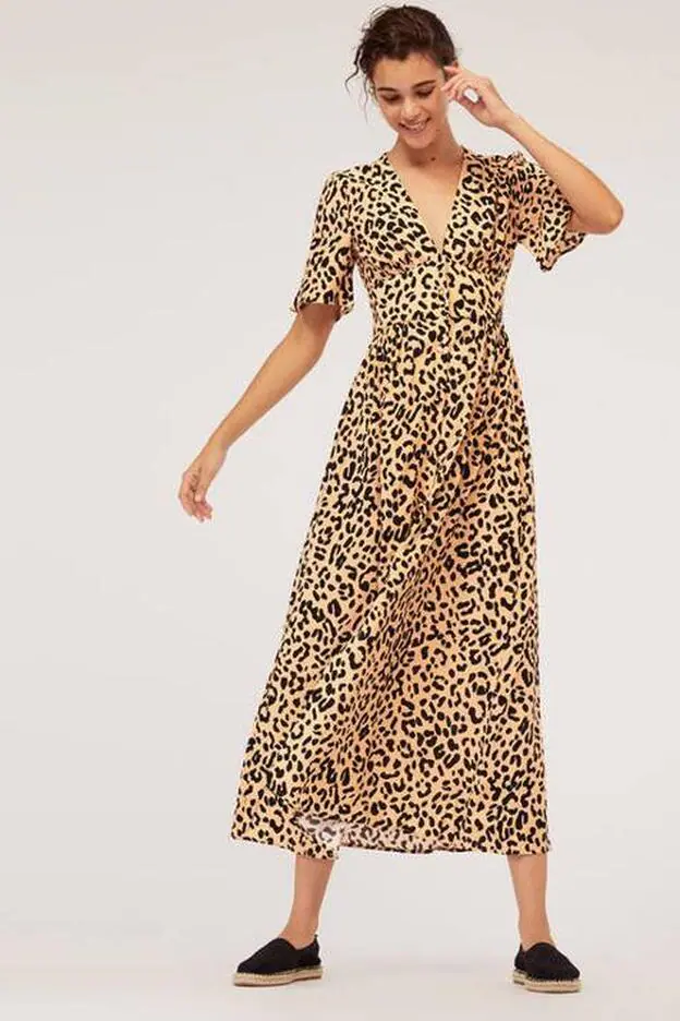 Vestido viral con estampado de leopardo de Oysho, 35,99 euros.