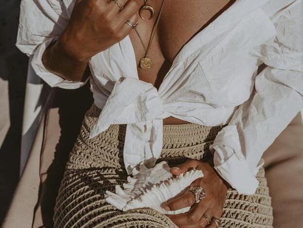 Collage Vintage tiene la falda midi que soñamos con lucir en todos nuestros looks de playa