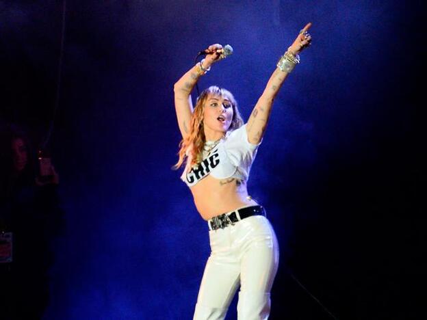 Las fotos (desnuda) con la que Miley Cyrus se posiciona a favor del aborto