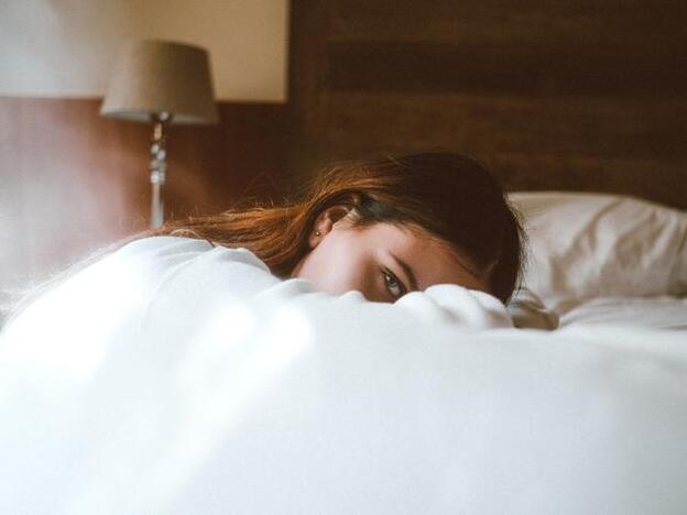 Razones por las que deberías dejar de usar la alarma del móvil como despertador