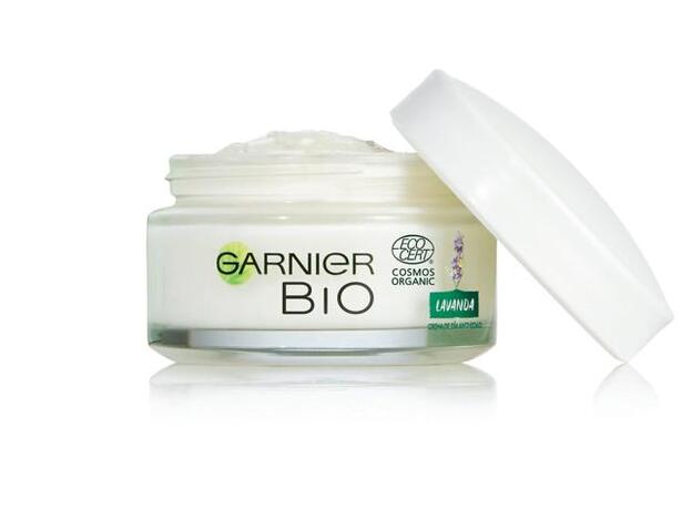 Crema de Día Anti-Edad con Aceite Esencial de Lavanda Ecológico de Garnier Bio (8,95 €). Certificada por Ecocert, el organismo europeo más estricto.