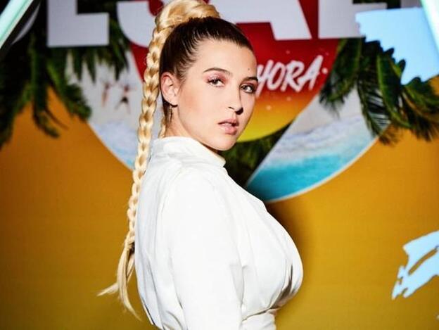 El truco de estilismo de Alba Díaz para que tus faldas largas también te hagan parecer más alta