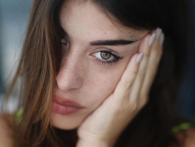 Esta mascarilla reduce los granos, los poros abiertos y hay una influencer que ya la tiene en su neceser