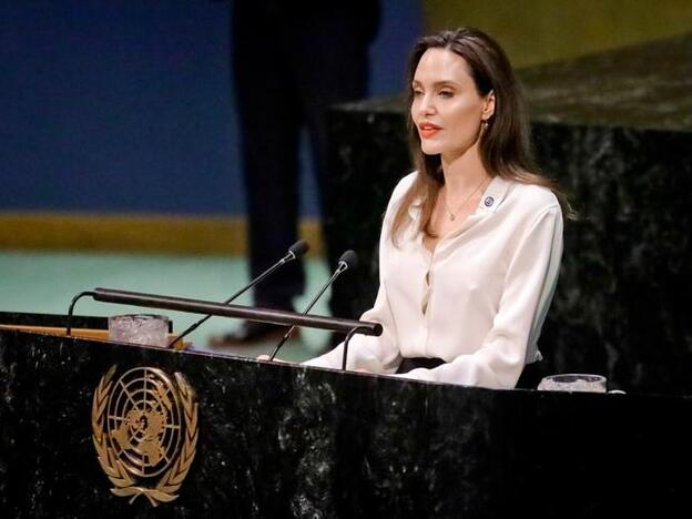 Angelina Jolie vuelve a preocupar por su bajo peso./gtres.