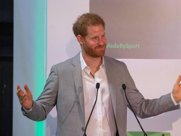 La relación paralela del príncipe Harry con una modelo cuando comenzó con Meghan Markle