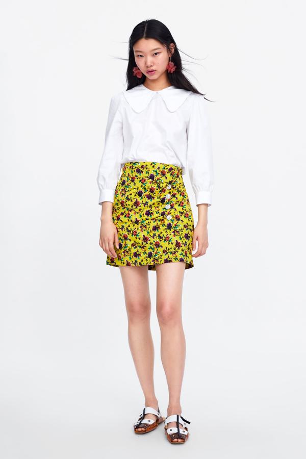 Las minifaldas de flores low cost que no pueden faltar en tu armario de verano