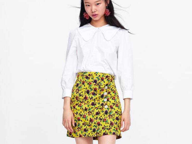 Las minifaldas de flores low cost que no pueden faltar en tu armario de verano