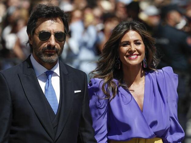 Nuria Roca y su marido Juan del Val asisten a la boda de Pilar Rubio y Sergio Ramos.