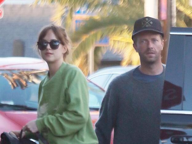 Dakota Johnson y Chris Martin ponen fin a dos años de relación. Pincha sobre la foto para ver las parejas de famosos que han roto en 2019./gtres.