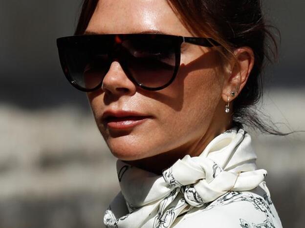 Victoria Beckham no es solo fan de los tratamientos faciales de Sarah Chapman, sino que también adora su marca de belleza, Skinesis./gtres