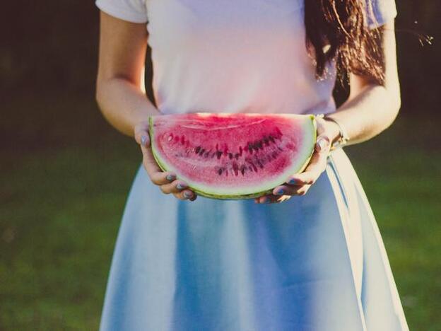 ¿Siempre has tirado las pepitas de la sandía? Muy mal, porque tienen incontables beneficios