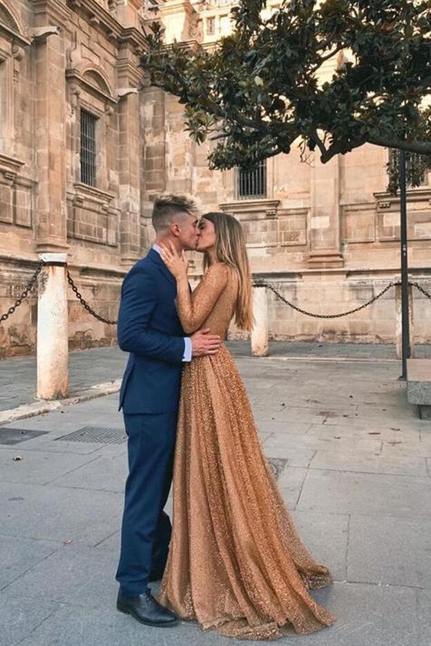 Teresa Bass acudió con su novio a la boda de Rocío Osorno en Sevilla.